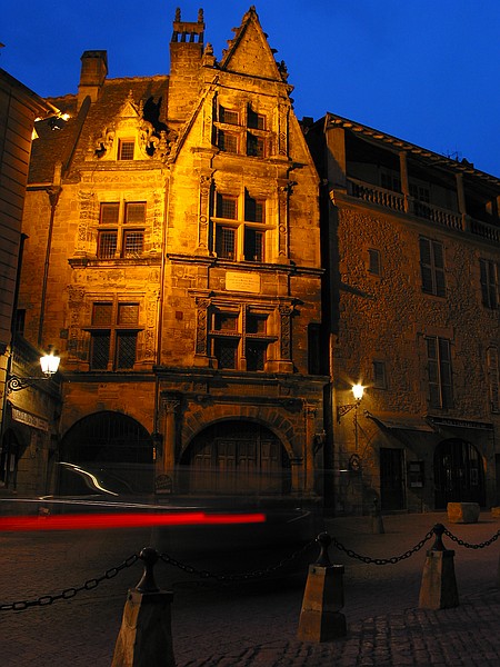 Sarlat-la-Caneda at night